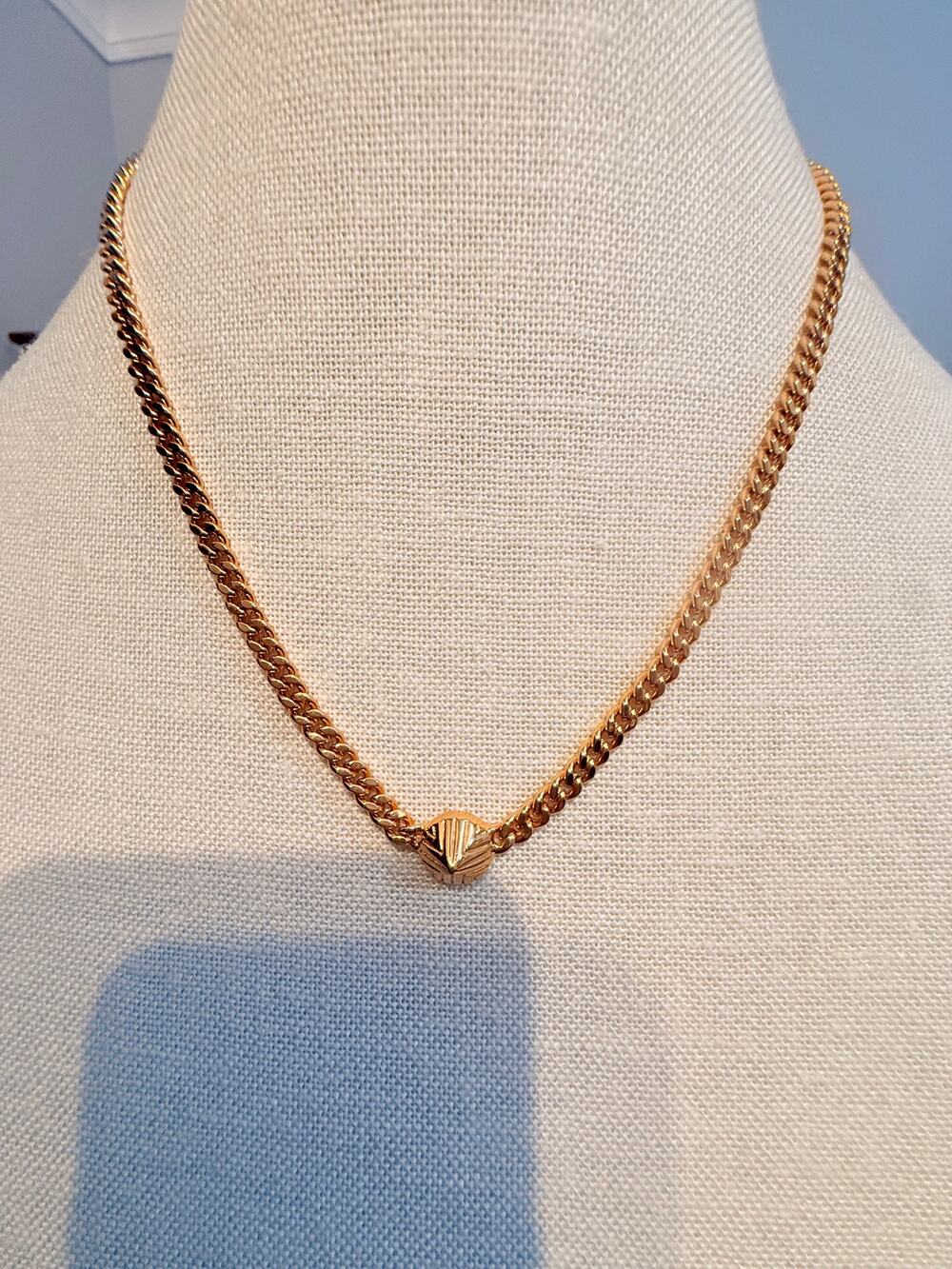 Vince Camuto Gold Tone Shell Chain Necklace 17”
